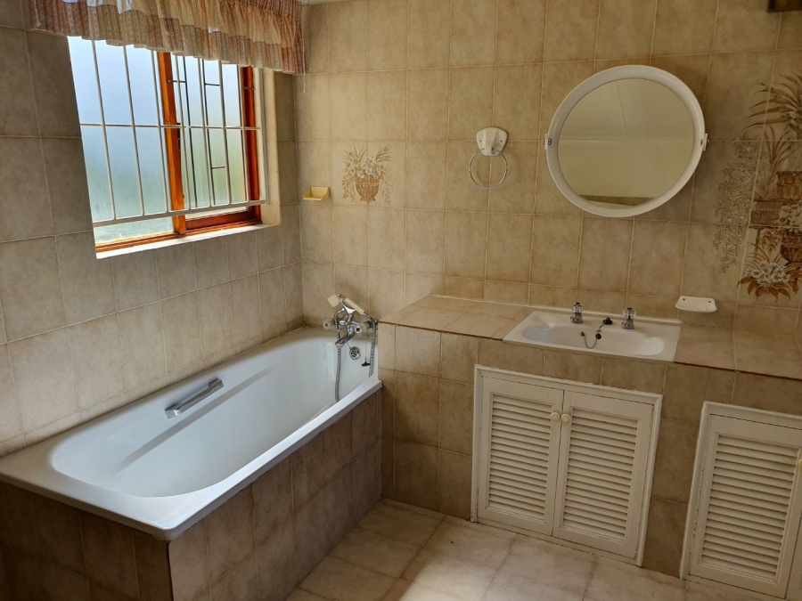 4 Bedroom Property for Sale in Hospitaalheuwel Free State